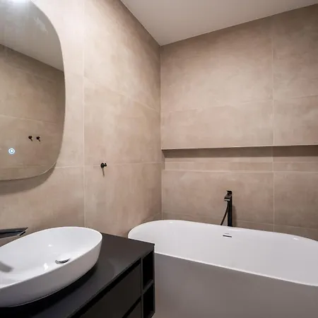 Villa Lovre 1 *