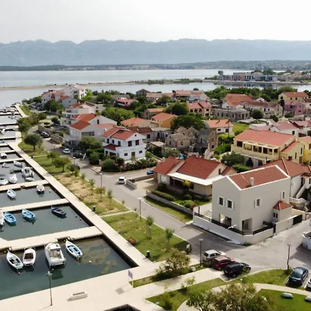 Villa Lovre 1 *